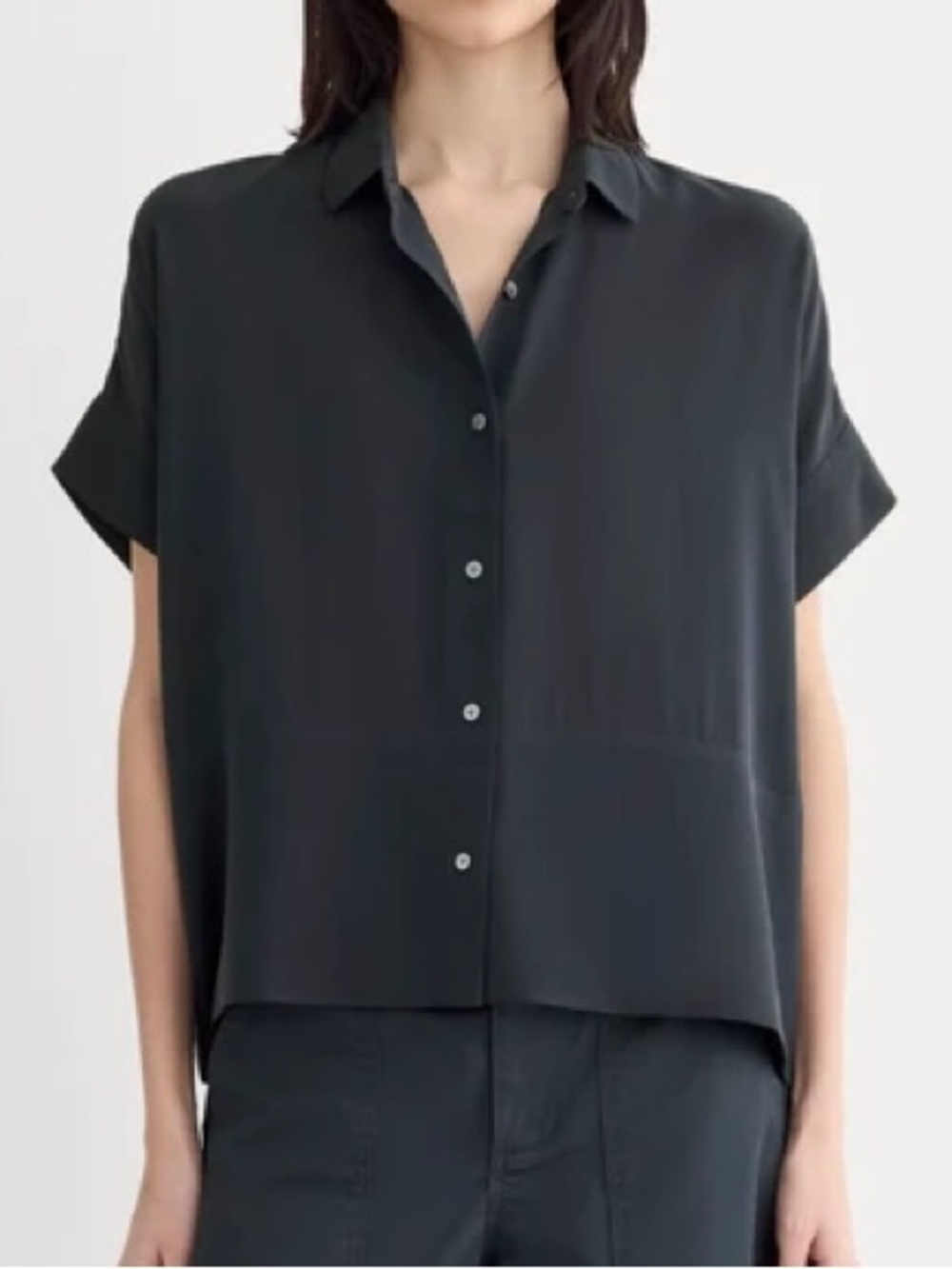 Beautiful Charcoal Black Everlane “The Boxy Shirt in Washable Silk”